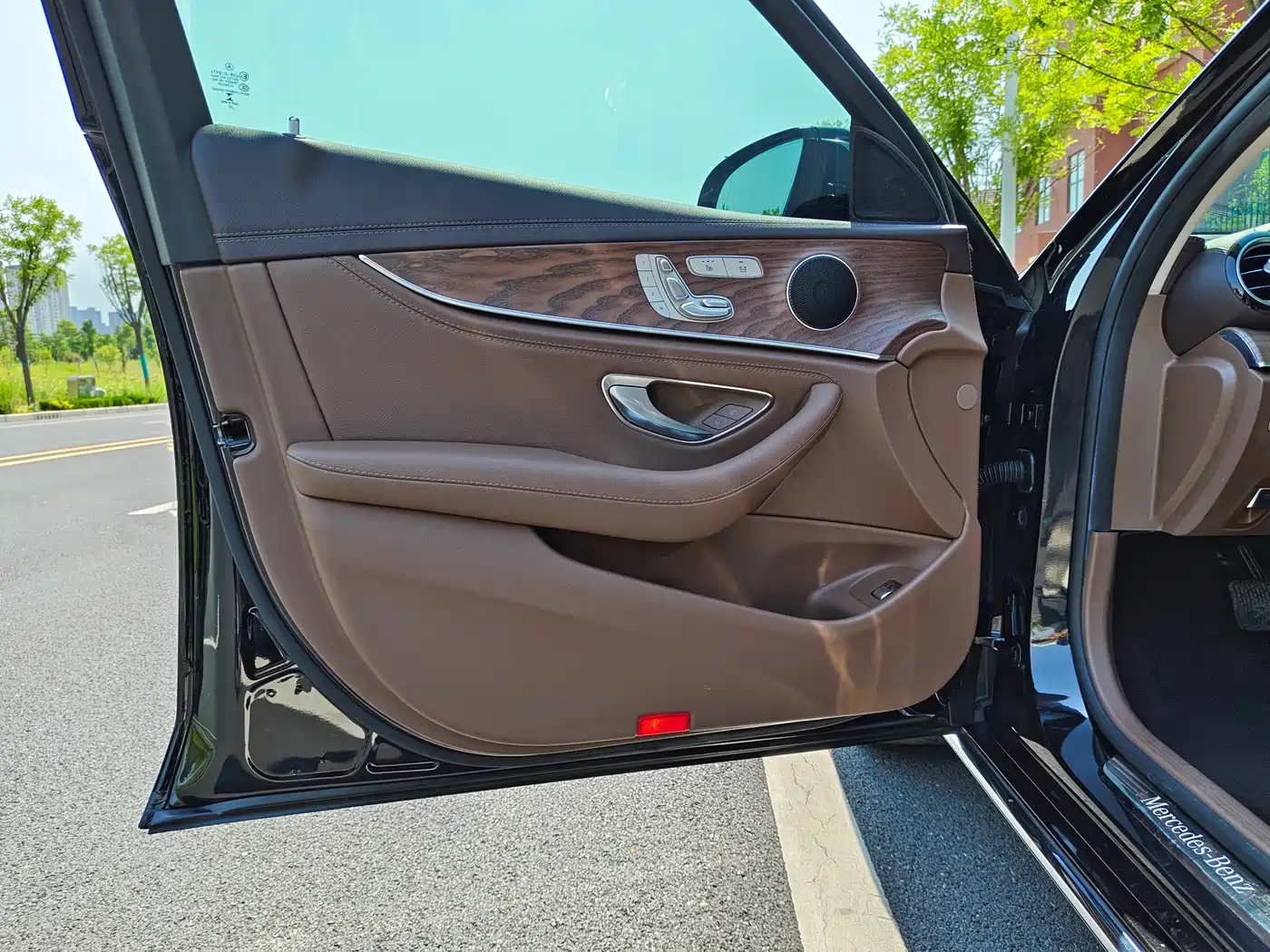 Mercedes-Benz E-Class 2022 E 300 L Fashion фото 21
