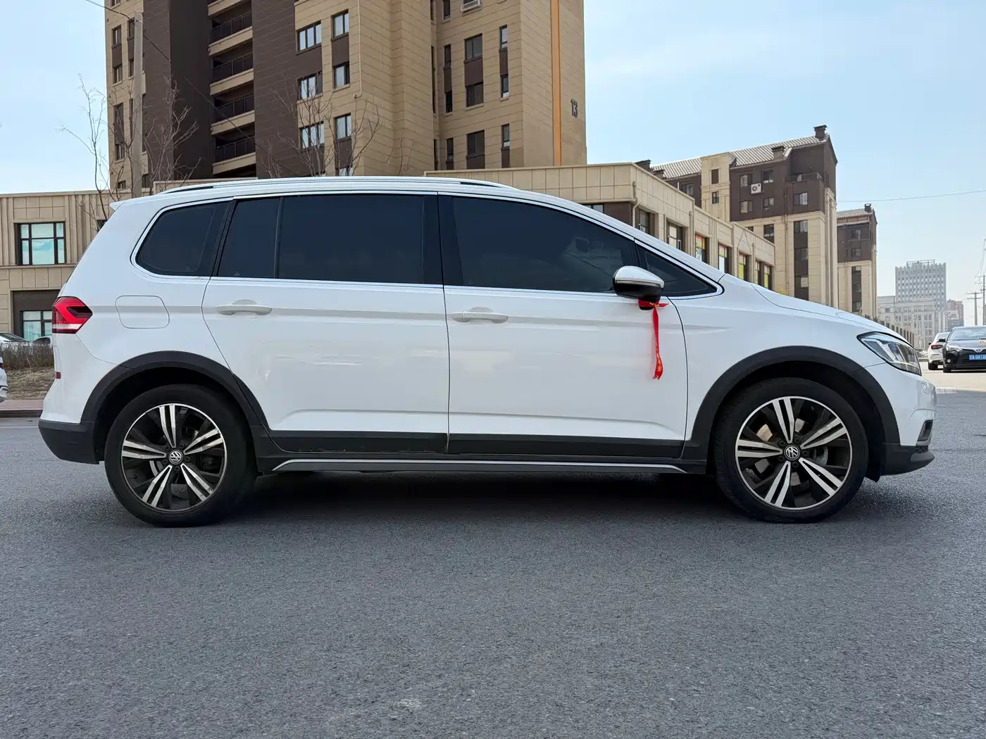 Volkswagen Touran 2018 Touran L 280TSI DSG Frontier Edition 7-Seater China V фото 4