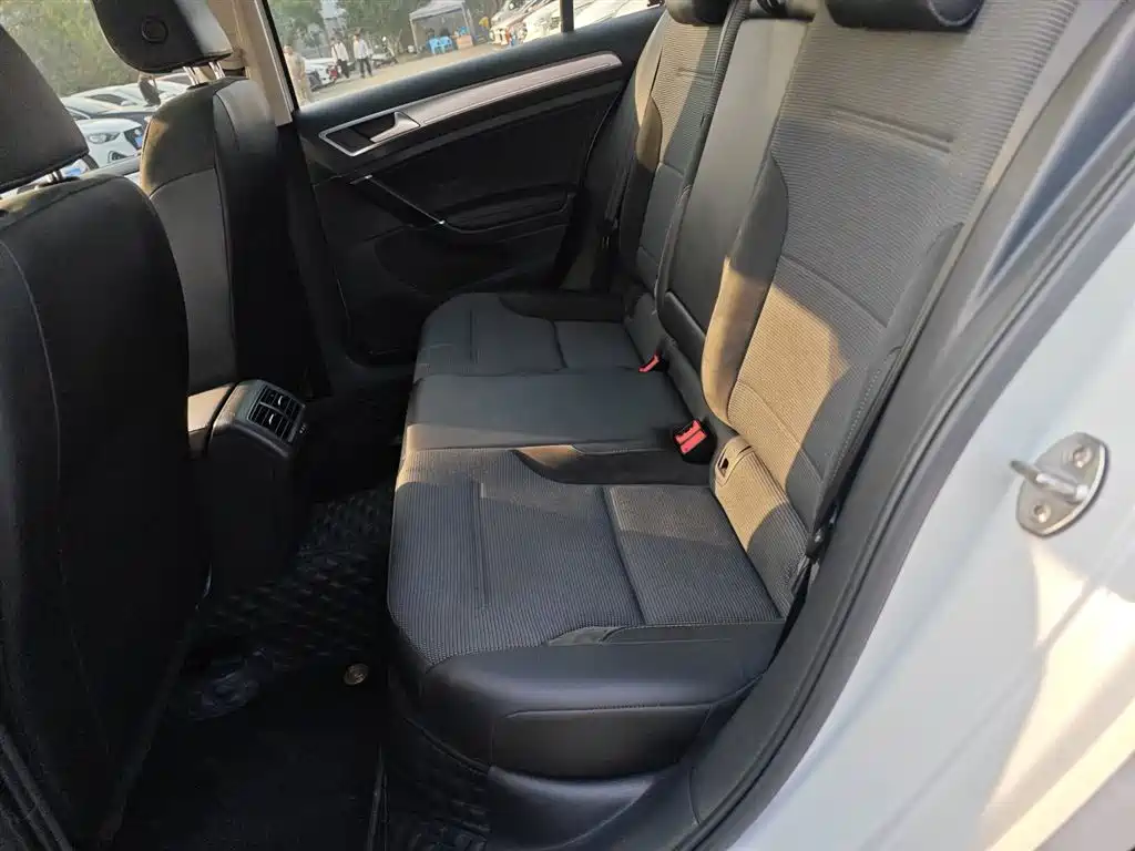 Volkswagen Golf 2018 230TSI Automatic Comfort фото 14