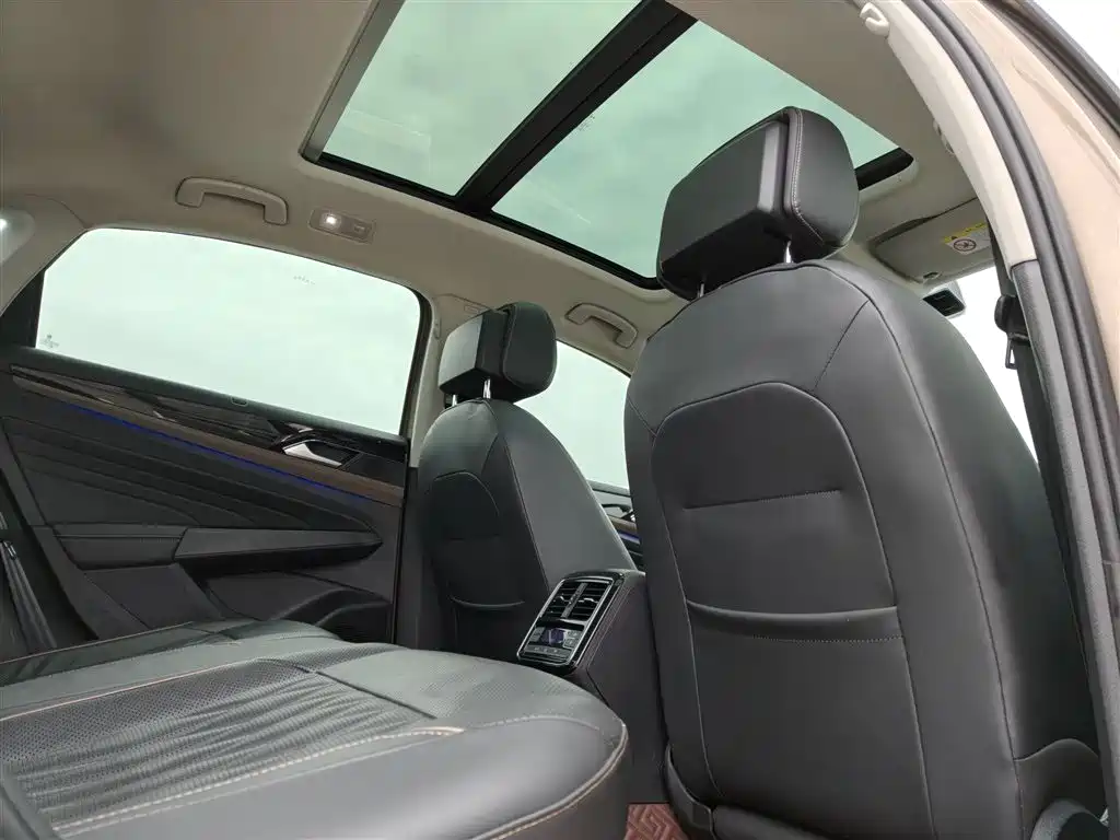 Volkswagen Passat 2019 330TSI Luxury Edition China VI фото 20
