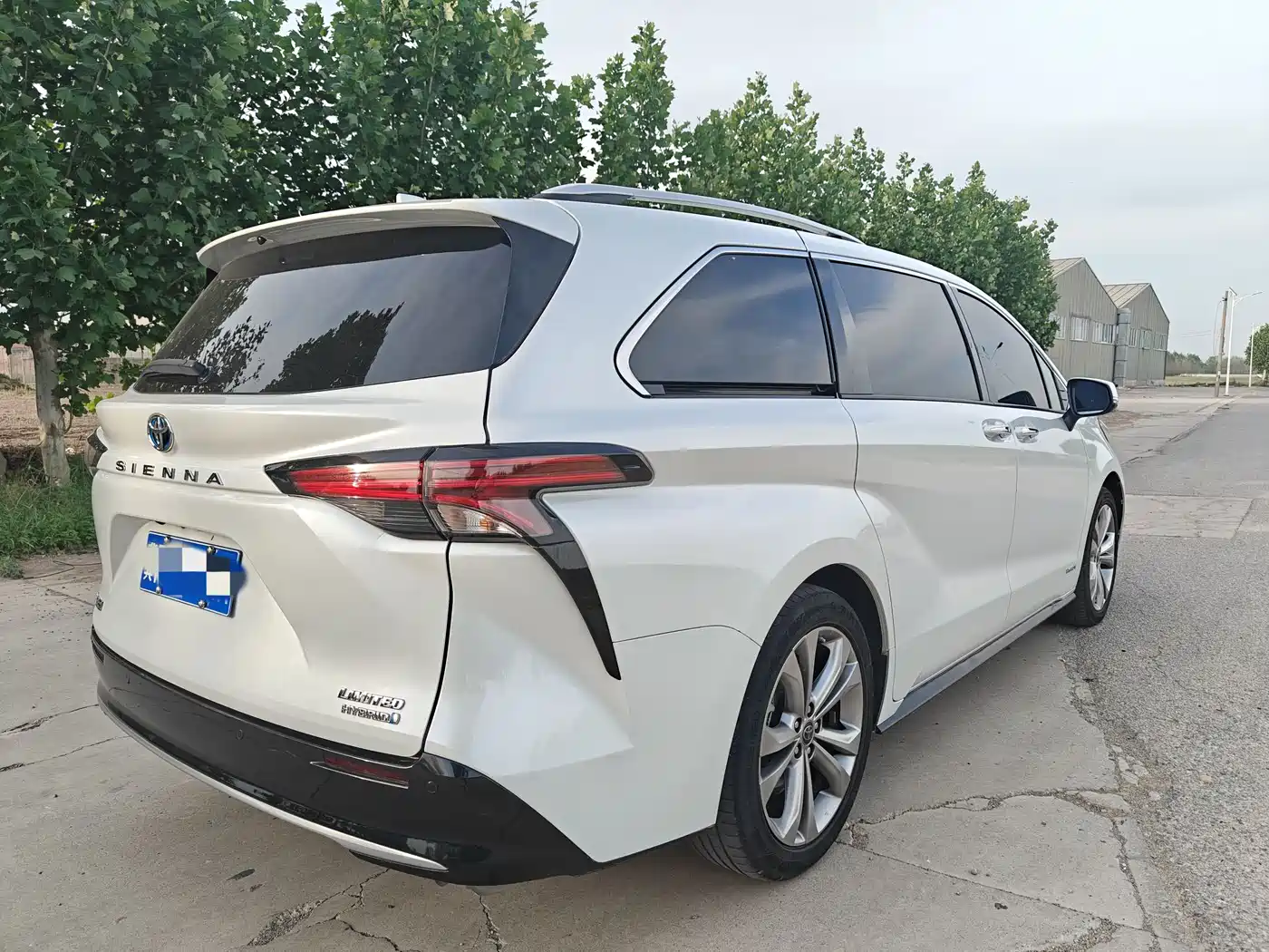 Toyota Sienna 2021 2.5L Hybrid Premium Edition фото 5