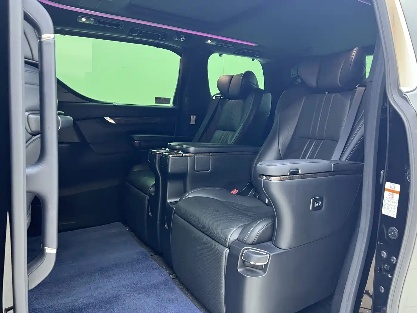Toyota Alphard 2021 Hybrid 2.5L Premium фото 11