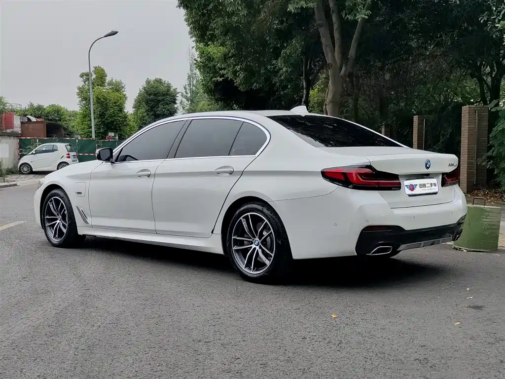 BMW 5 Series New Energy 2022 535Le M Sport Package фото 4