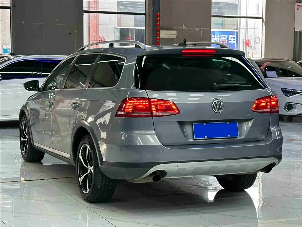 Volkswagen Magotan (Import) 2012 Wagon 2.0TSI 4WD Luxury фото 4