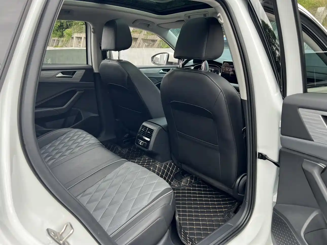 Volkswagen Sagitar 2025 300TSI DSG Surpass Edition фото 7