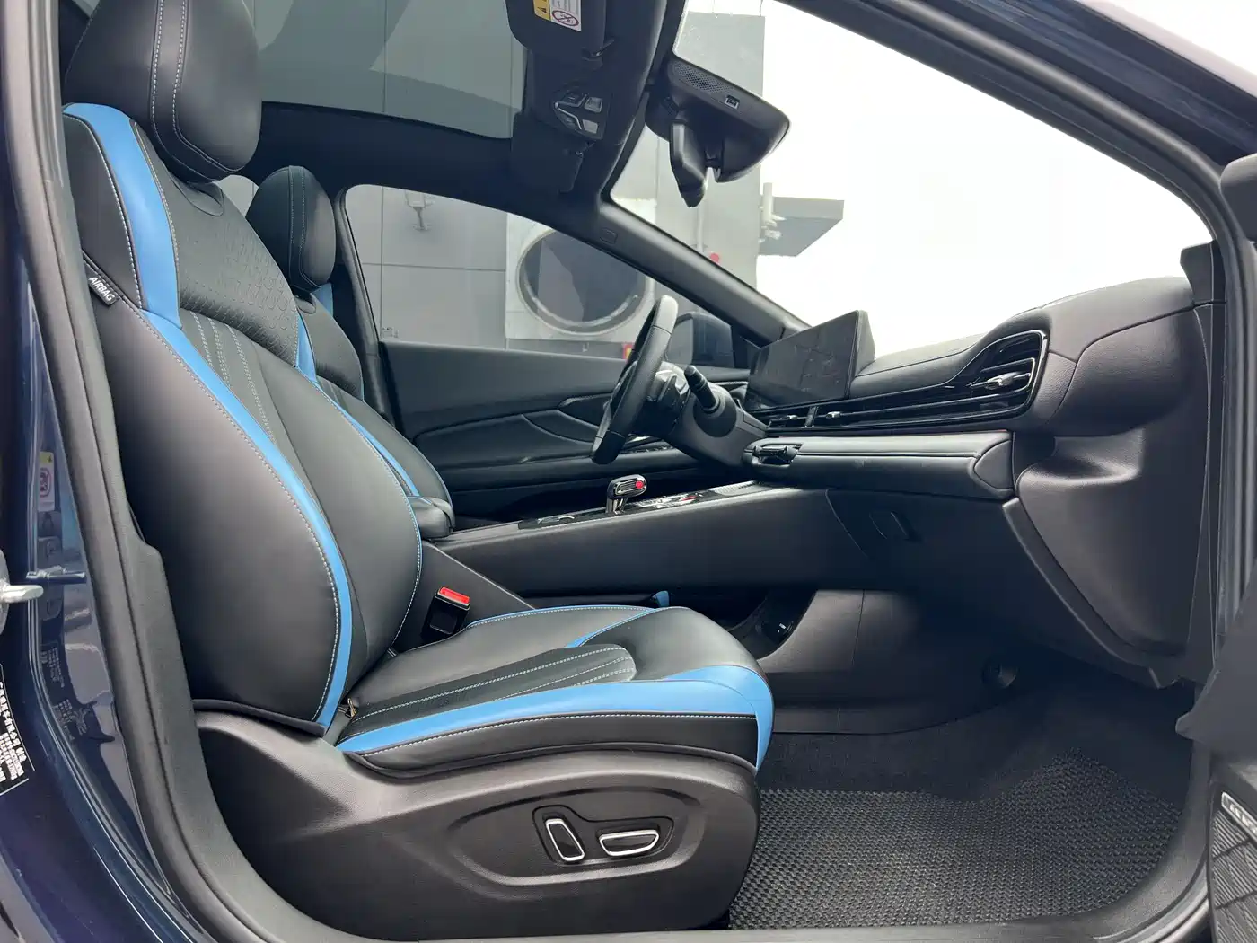 GAC Trumpchi Trumpchi Emkoo 2022 270T DCT J16 Galaxy Fighter Edition фото 28