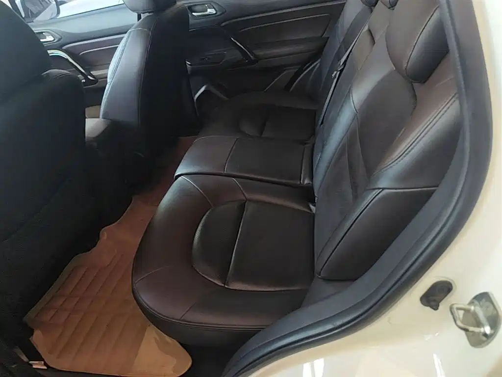 GAC Trumpchi Trumpchi GS4 2015 200T G-DCT Luxury Edition фото 17