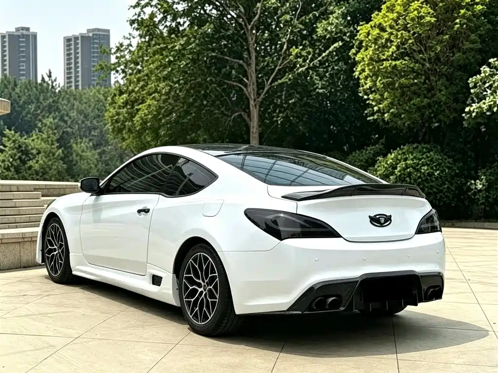 Hyundai Genesis Coupe 2009 Model 2.0T Automatic Luxury Edition фото 10