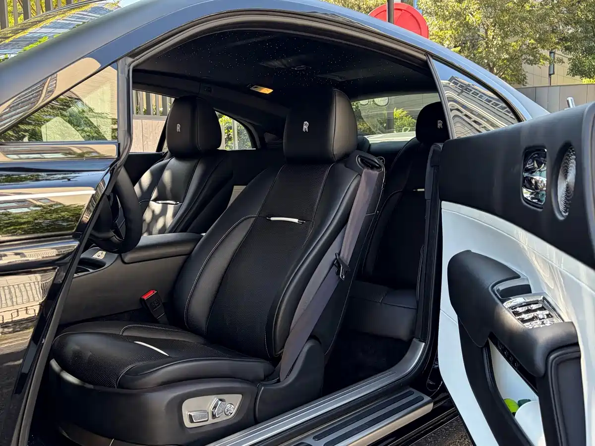 Фото 3 - Rolls-Royce Wraith