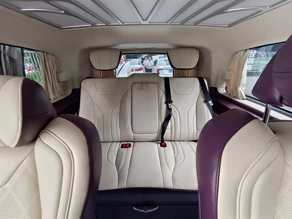 Mercedes-Benz Vito 2023 2.0T Elite 7-Seater фото 9