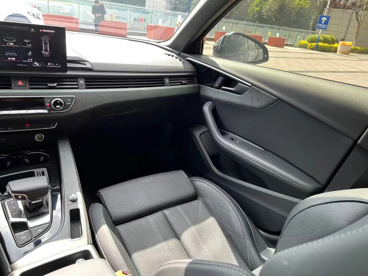 Audi A4L 2023 40 TFSI Luxury Sport фото 14