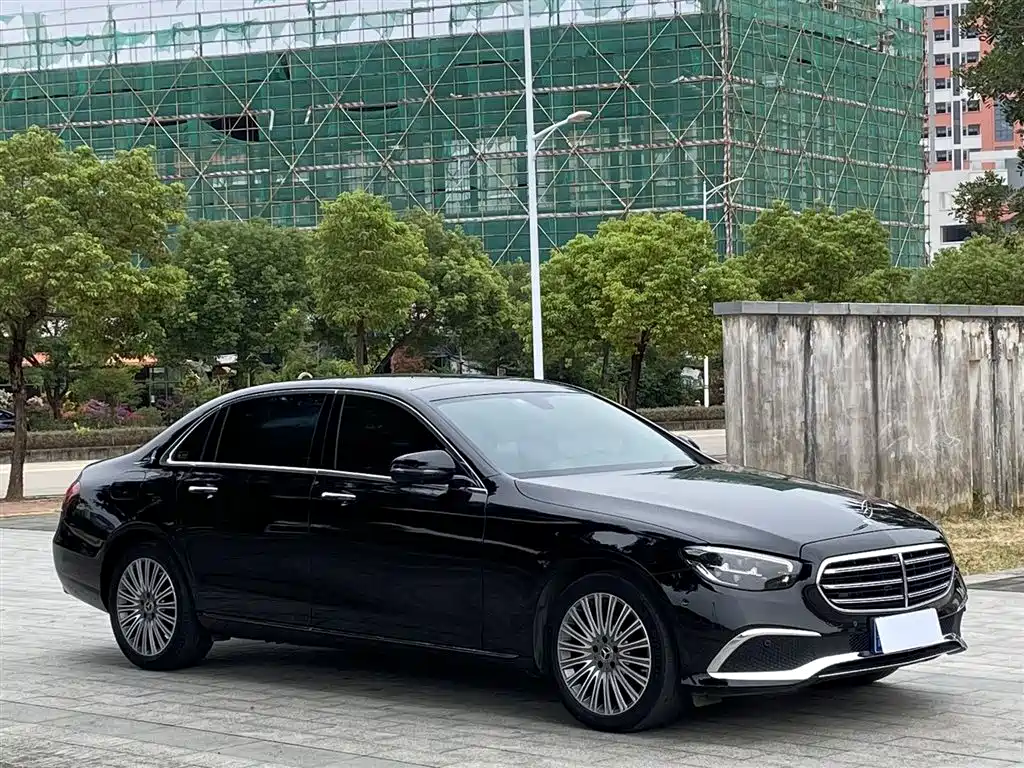 Mercedes-Benz E-Class 2022 E 300 L Fashion фото 3
