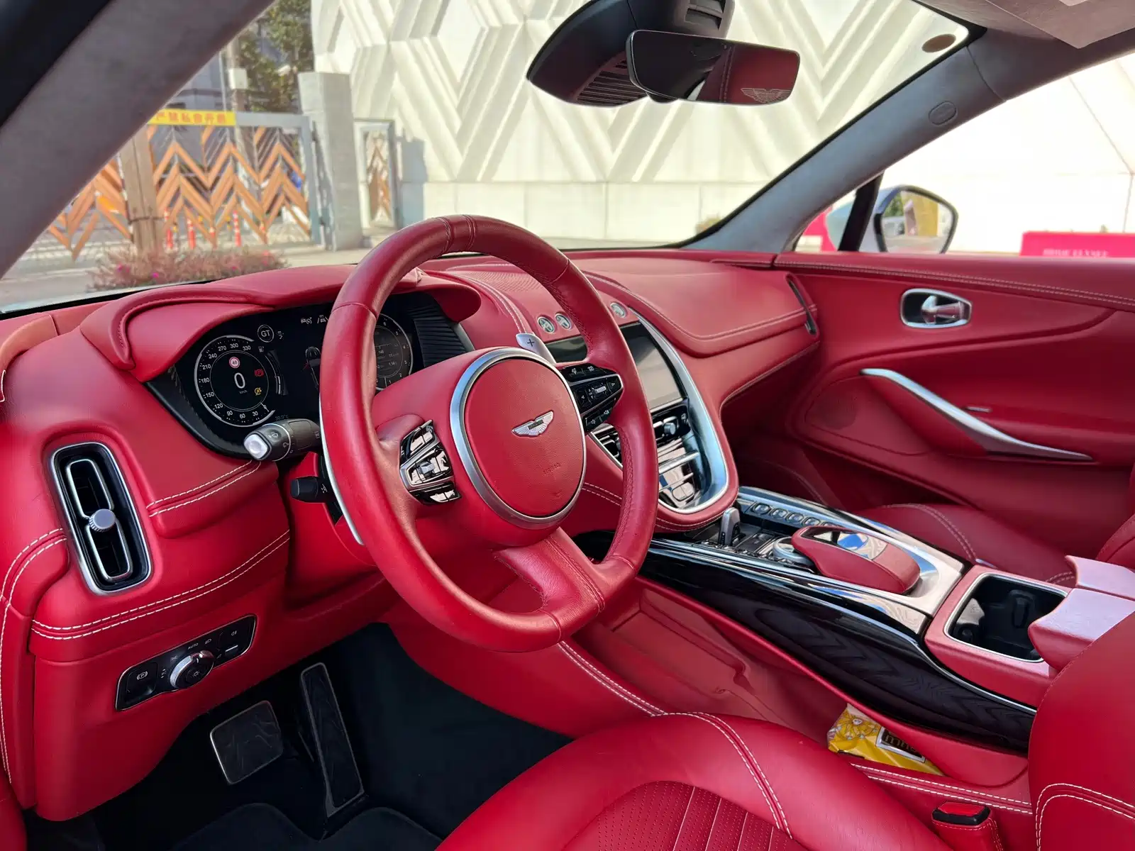 Фото 9 - Aston Martin DBX