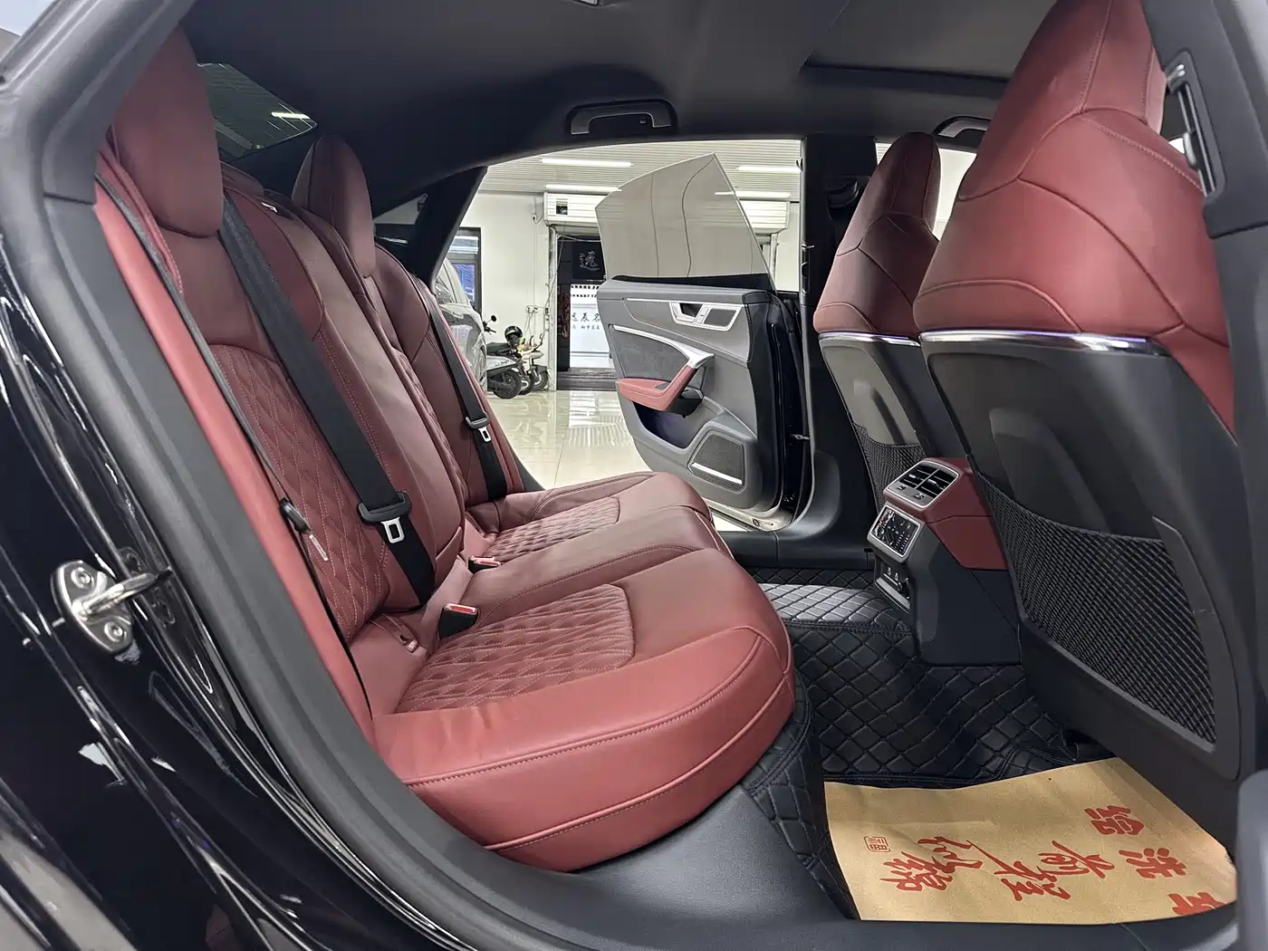 Audi A7L 2024 45 TFSI quattro S-line Black Warrior Edition фото 14