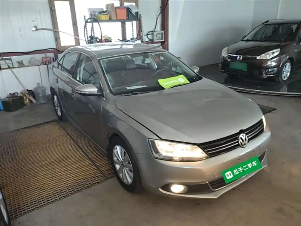 Volkswagen Sagitar 2014 Facelift 1.6L Manual Comfort фото 4