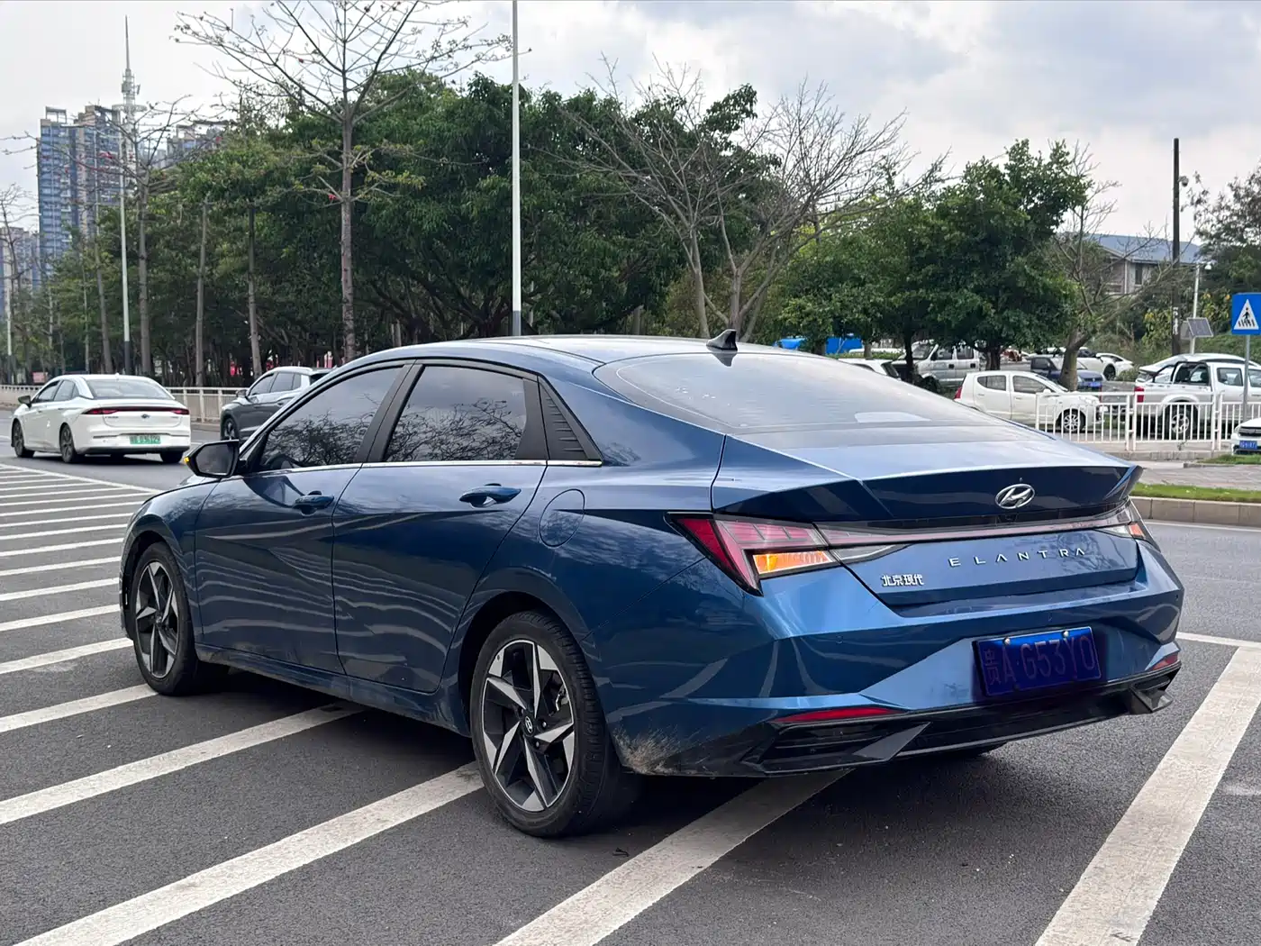 Hyundai Elantra 2021 1.5L CVT GLX Elite Edition фото 6