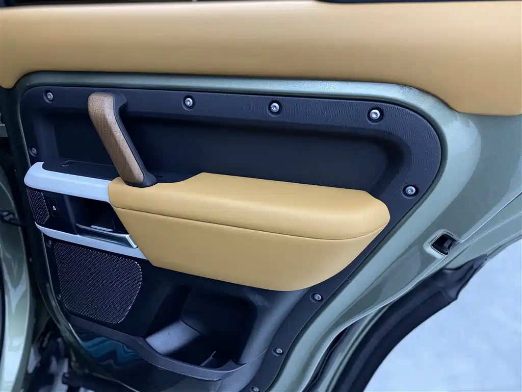 Land Rover Defender 2023 Model 110 3.0T P400 X-DYNAMIC HSE фото 21