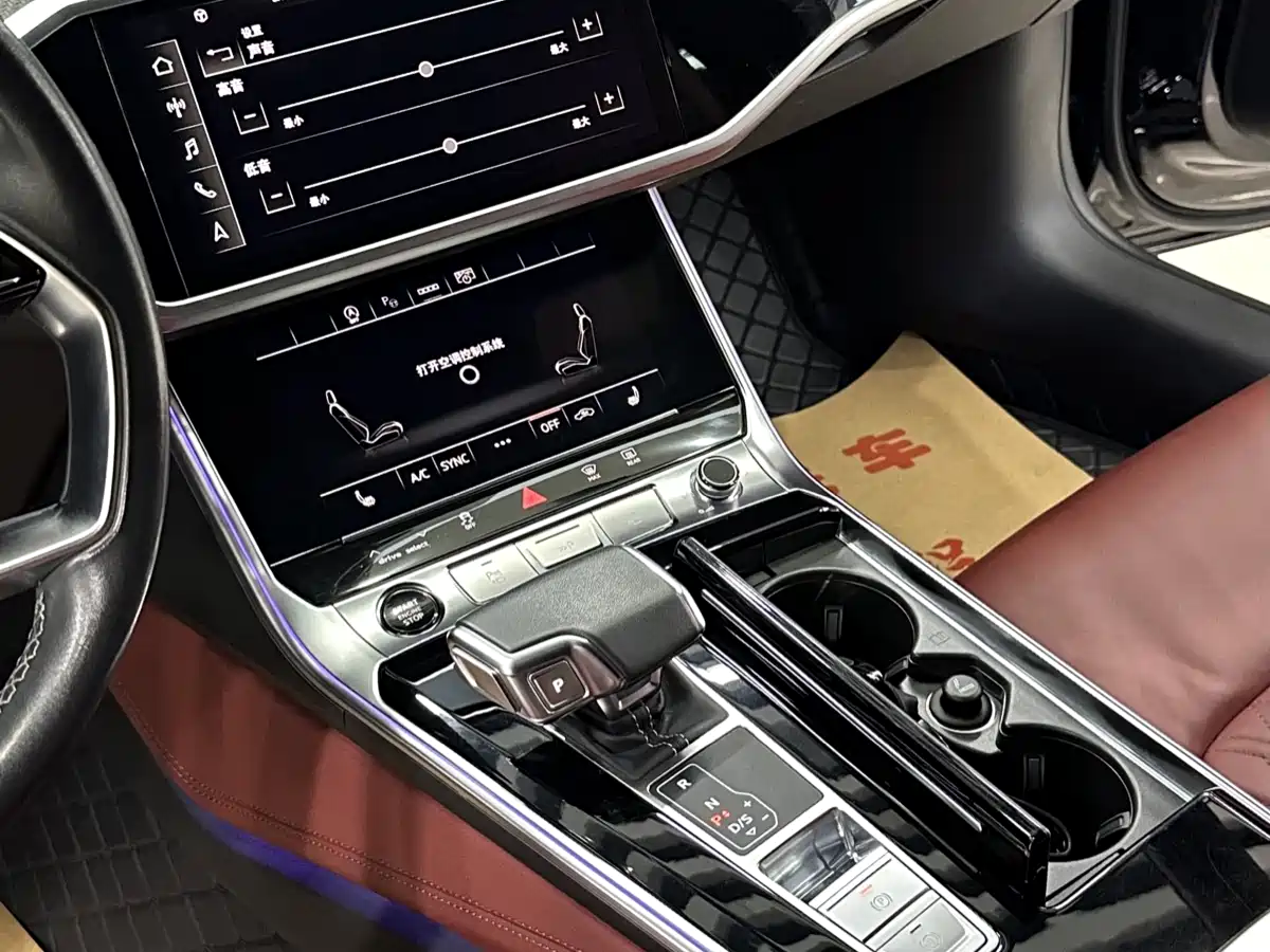 Audi A7L 2024 45 TFSI quattro S-line Black Warrior Edition фото 7