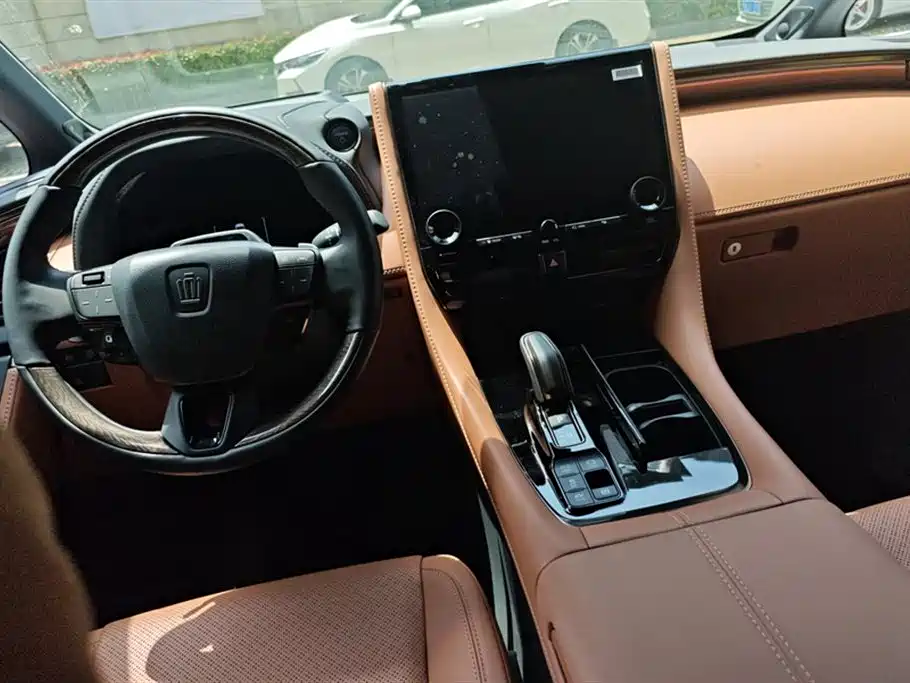 Toyota Vellfire 2024 Crown Hybrid 2.5L Premium Edition фото 12