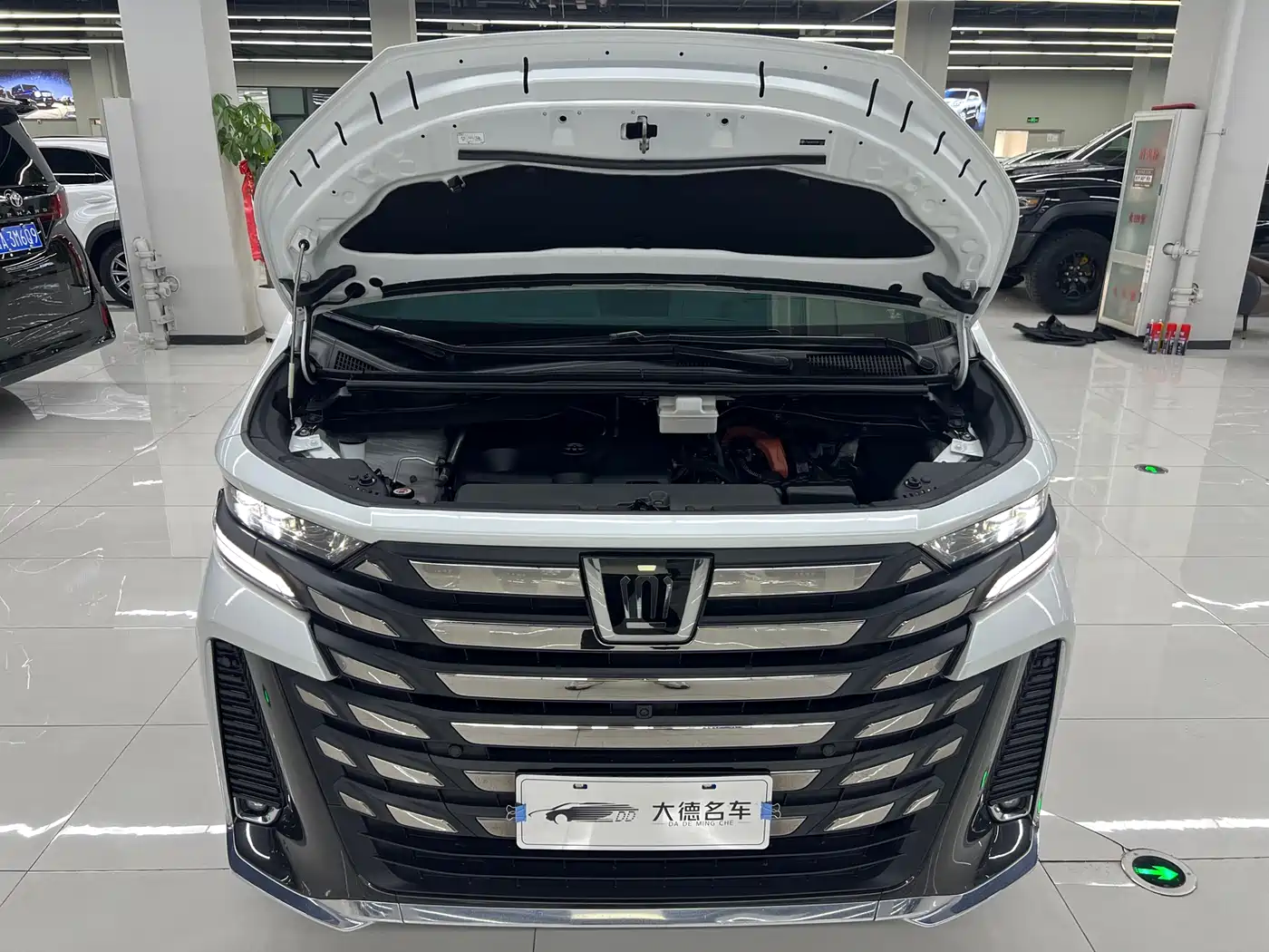 Toyota Vellfire 2024 Crown Hybrid 2.5L Executive Premium Edition фото 27