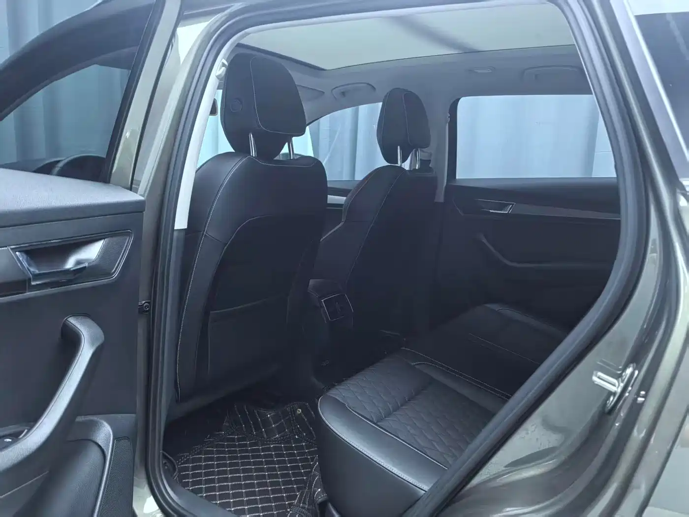 Škoda Karoq 2020 TSI280 Smart Luxury Edition China VI фото 8