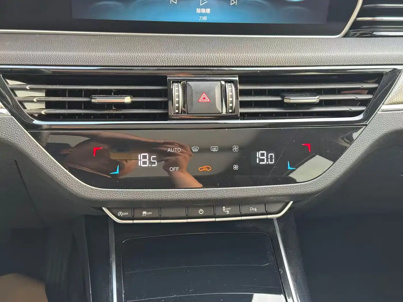 Hongqi HS5 2022 Facelift 2.0T Smart Flag Enjoyment AWD Edition фото 15