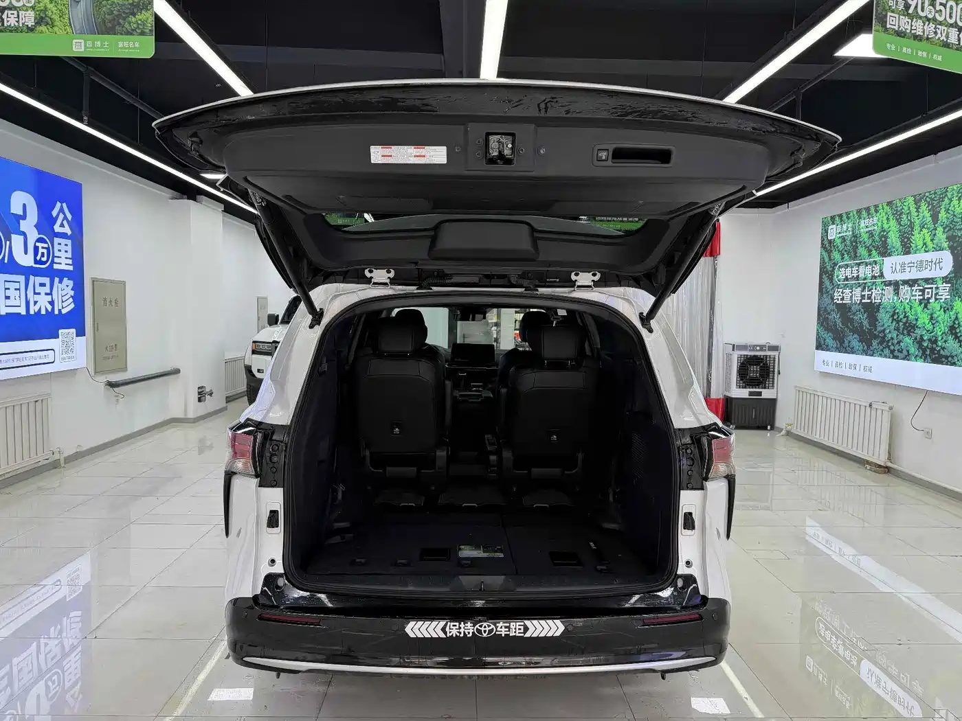 Toyota Sienna 2024 2.5L Hybrid 4WD Premium Edition фото 7
