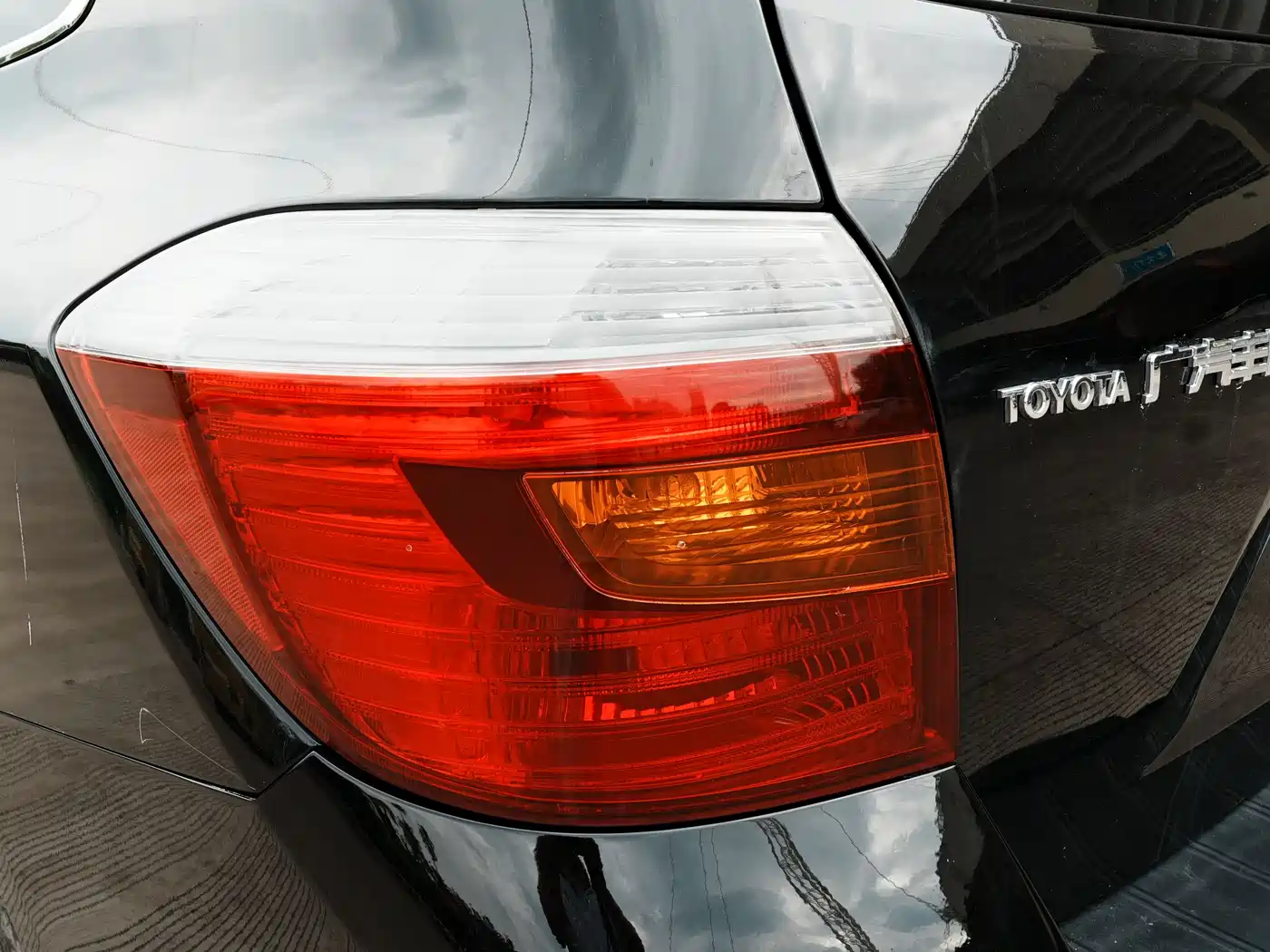 Toyota Highlander 2011 2.7L 2WD 7-seat Luxury Navigation фото 9
