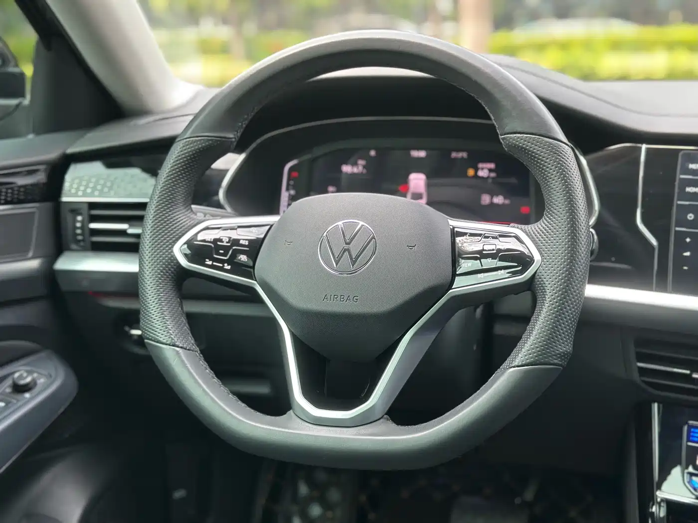Volkswagen Passat 2023 330TSI Premium Edition фото 24