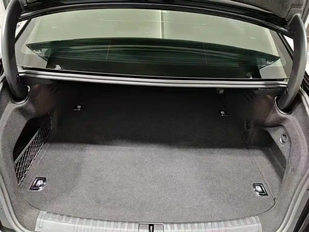 Audi A6L New Energy 2022 55 TFSI e quattro фото 17