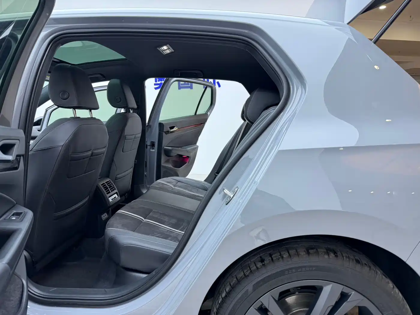 Volkswagen Golf 2023 280TSI DSG R-Line Lite фото 13