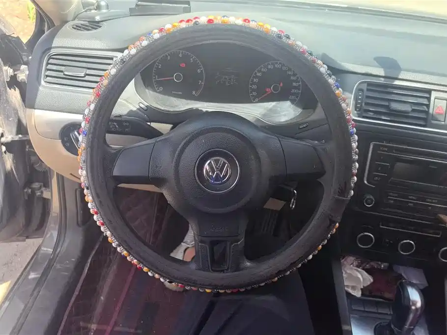 Volkswagen Sagitar 2012 1.6L Automatic Comfort Type фото 15