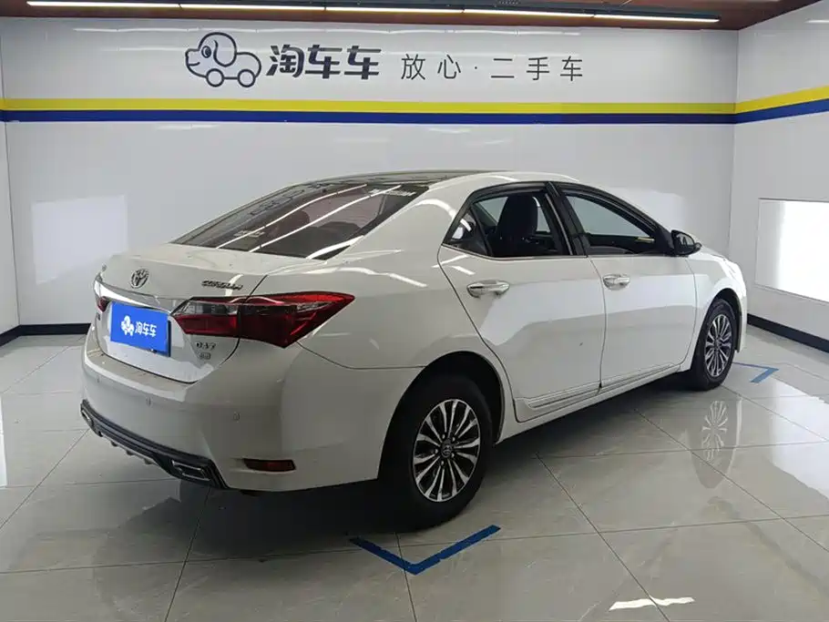 Toyota Corolla 2017 Facelift 1.2T S-CVT GL-i фото 3