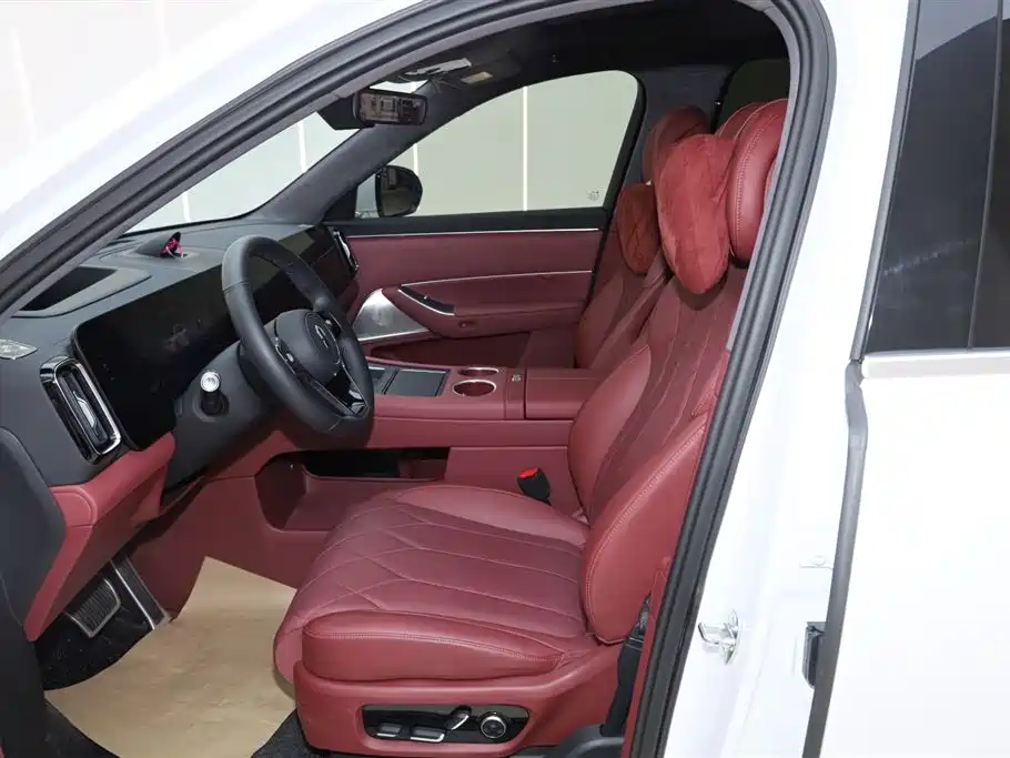 AITO Wenjie AITO M8 2025 Extended Range Ultra 53.4kWh 6-Seater фото 18