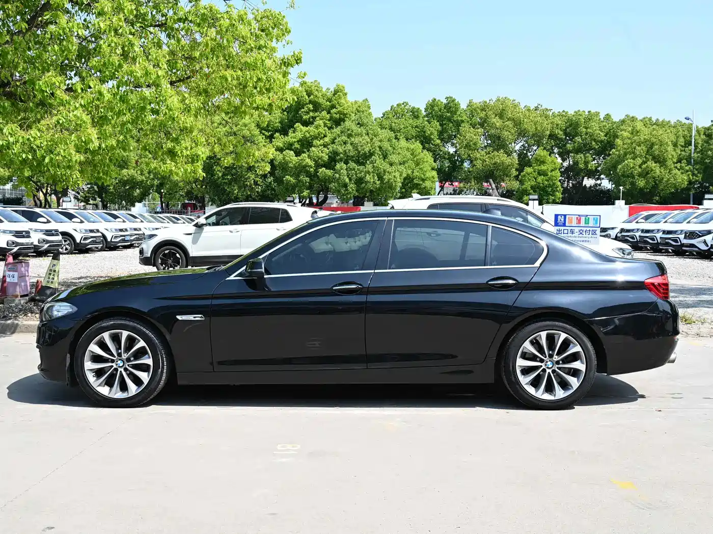 BMW 5 Series 2017 525Li Leading Edition фото 3