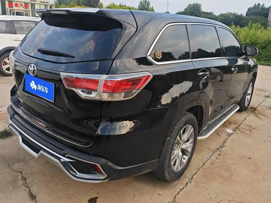 Photo 3 - Toyota Highlander