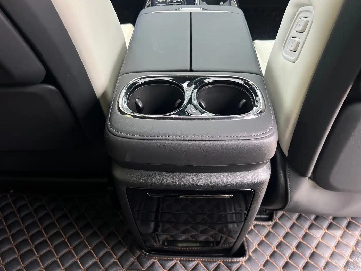 GAC Trumpchi Trumpchi M8 2023 Model Master Series Hybrid Royal Edition фото 28