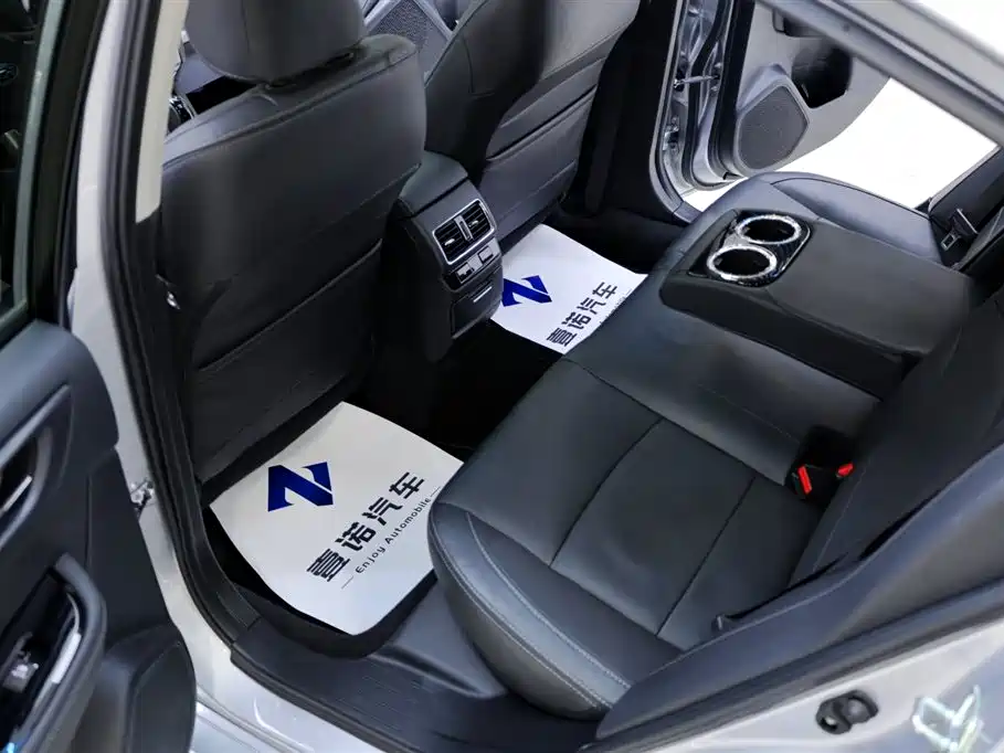 Subaru Legacy 2016 2.5i AWD Glory Edition фото 30