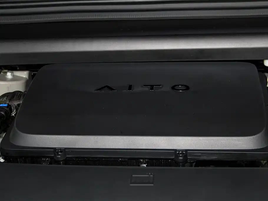 AITO Wenjie AITO M8 2025 Model Extended Range Ultra Edition 53.4kWh 5-Seater фото 13