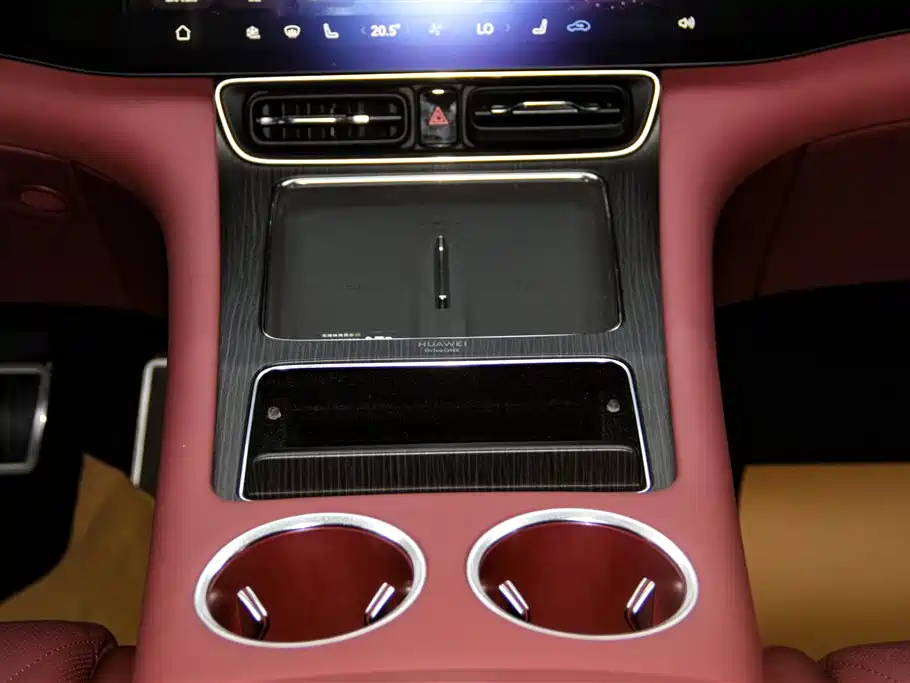 AITO Wenjie AITO M8 2025 Model Extended Range Ultra Edition 53.4kWh 5-Seater фото 32