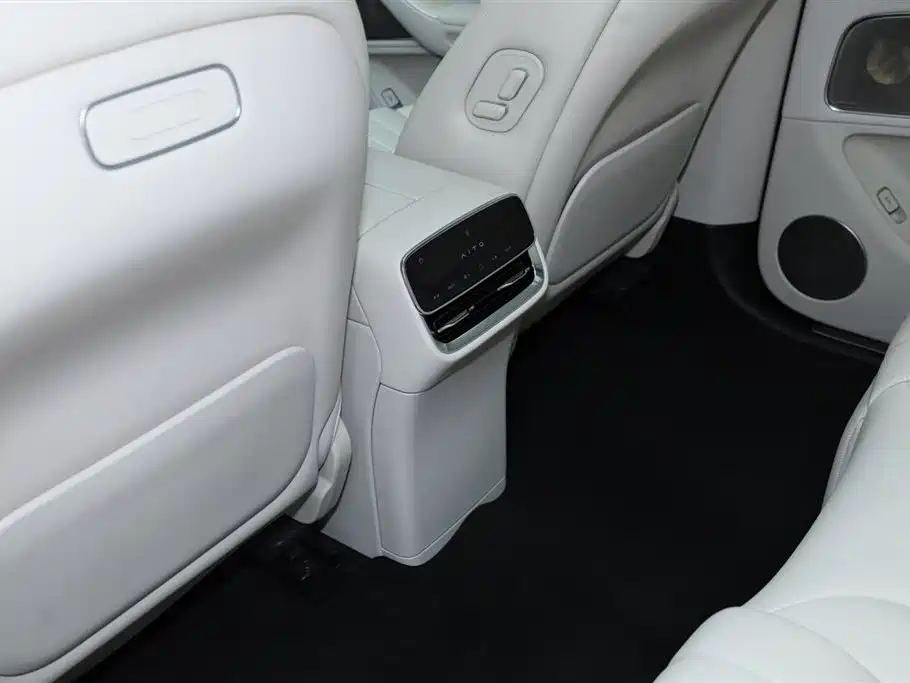 AITO Wenjie AITO M8 2025 Extended Range Max 37kWh 5-Seater фото 22