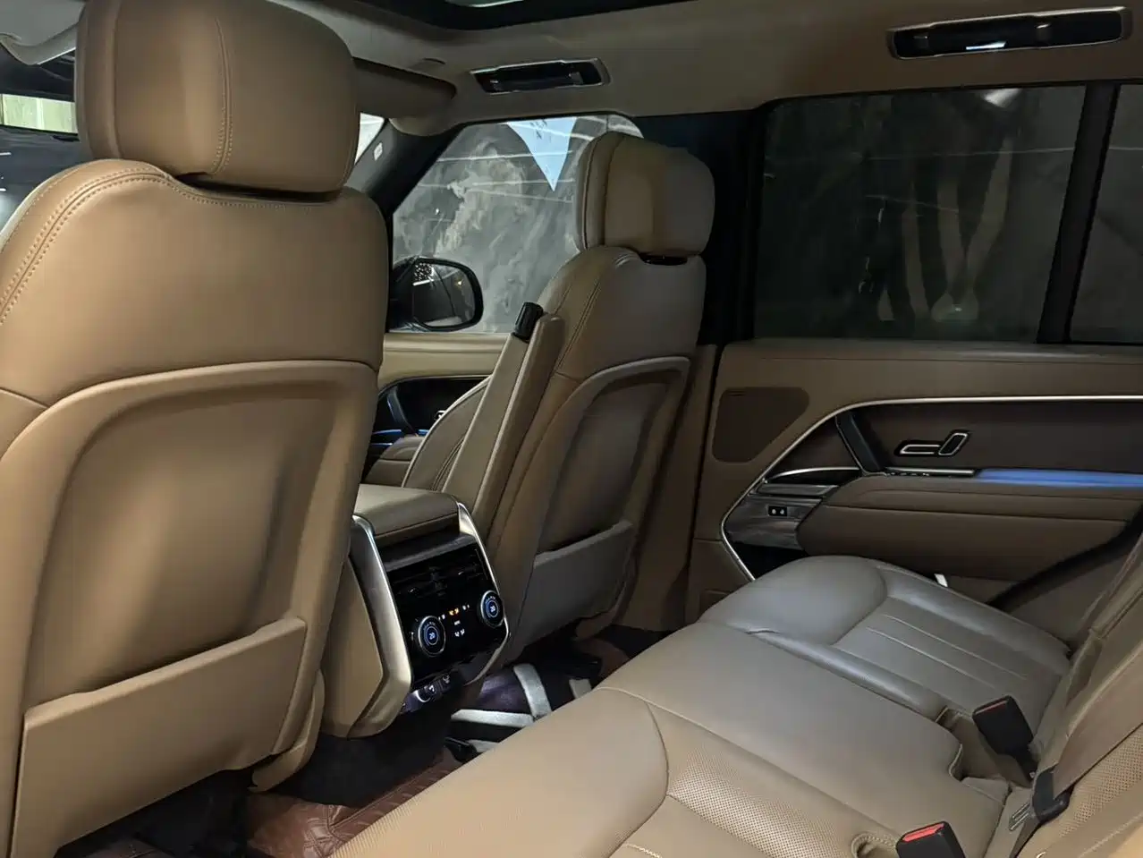 Land Rover Range Rover 2023 3.0 L6 360PS Golden Age Edition фото 7