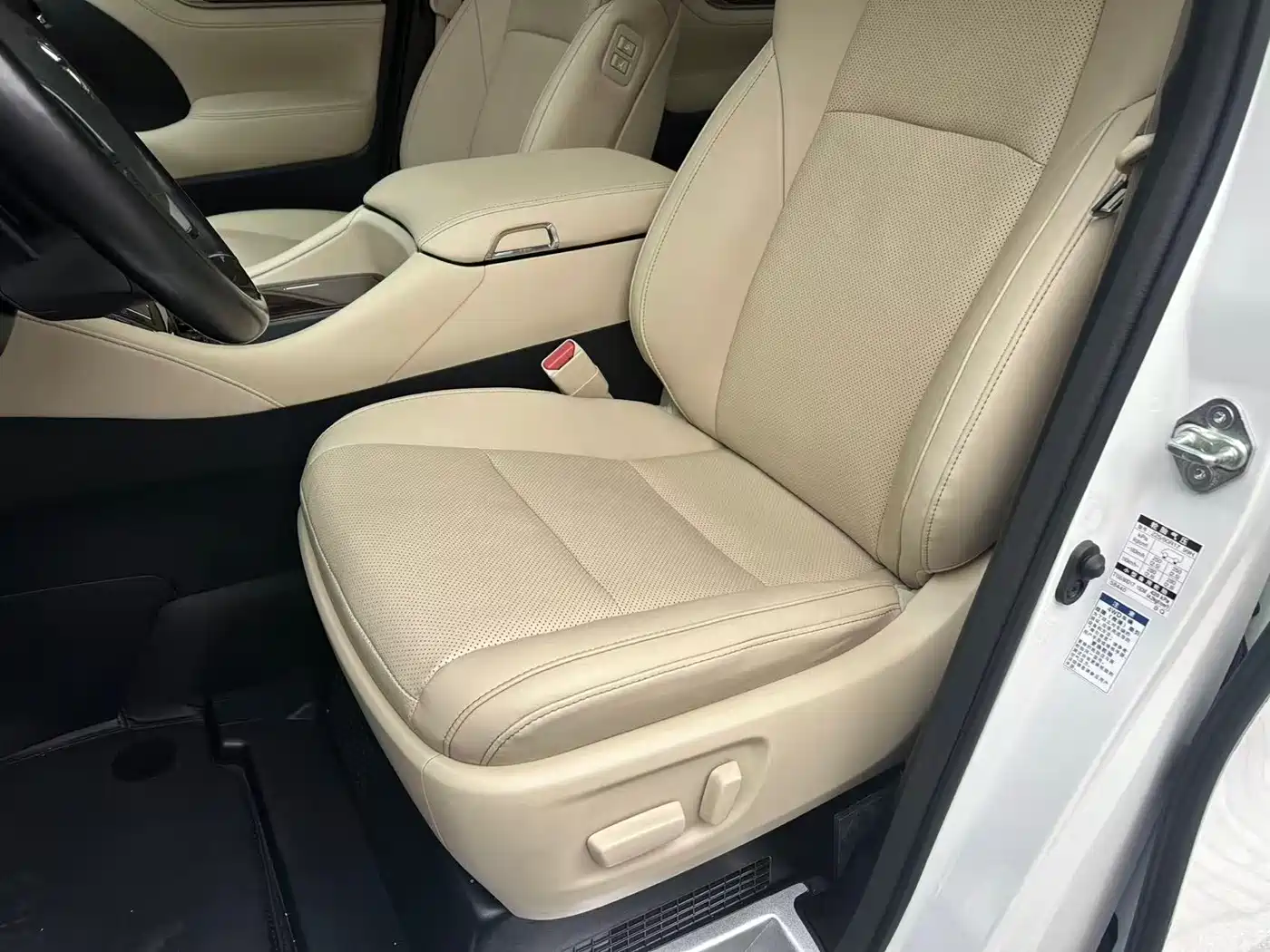 Toyota Alphard 2021 Hybrid 2.5L Luxury фото 15
