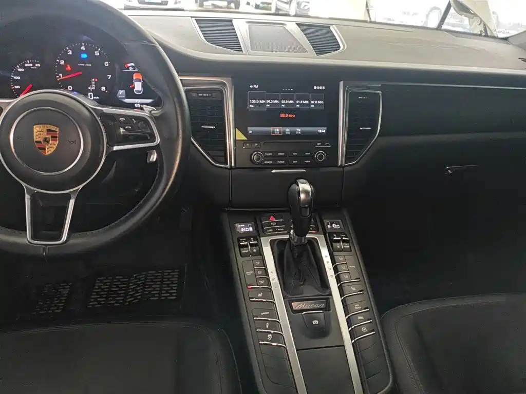 Porsche Macan 2017 Macan 2.0T фото 9