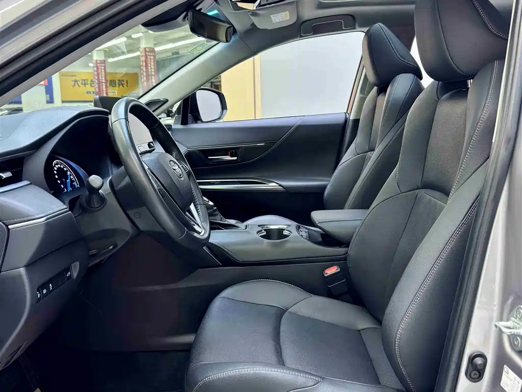 Toyota Venza 2022 Dual Engine 2.5L CVT 2WD Premium фото 7
