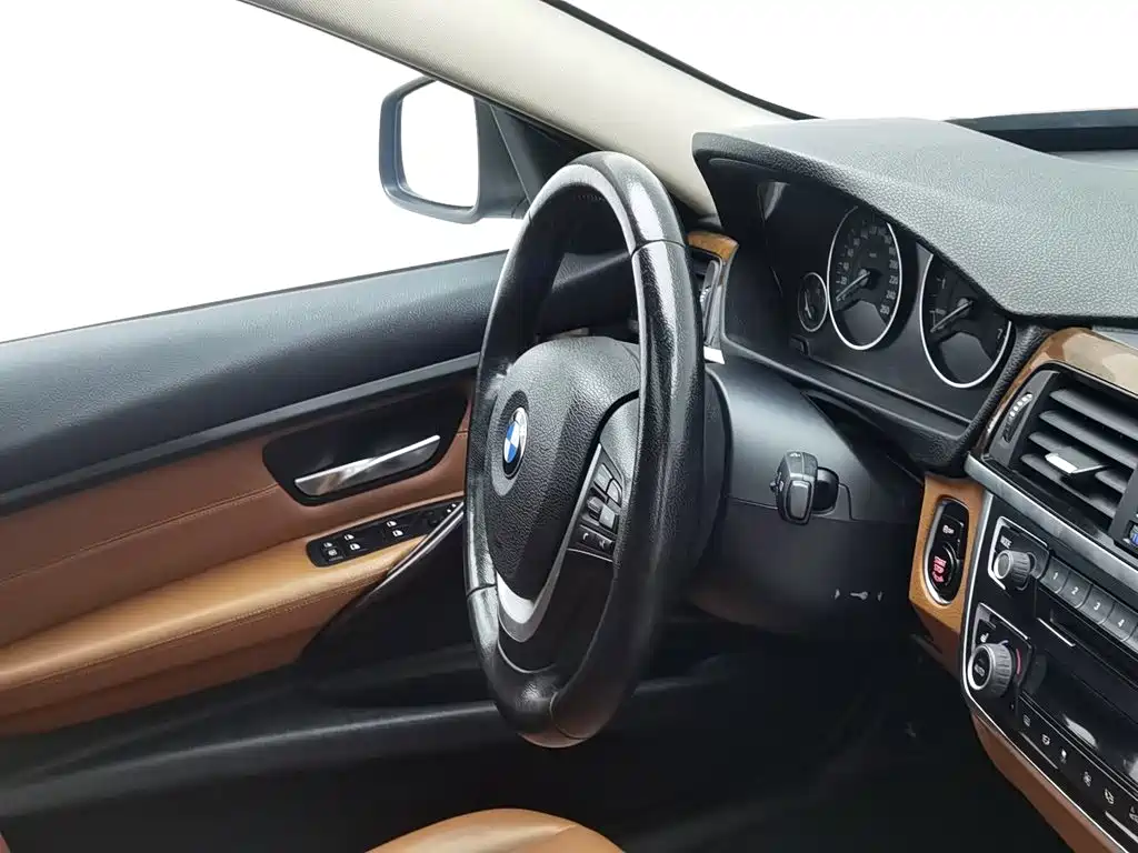 Фото 22 - BMW 3 Series
