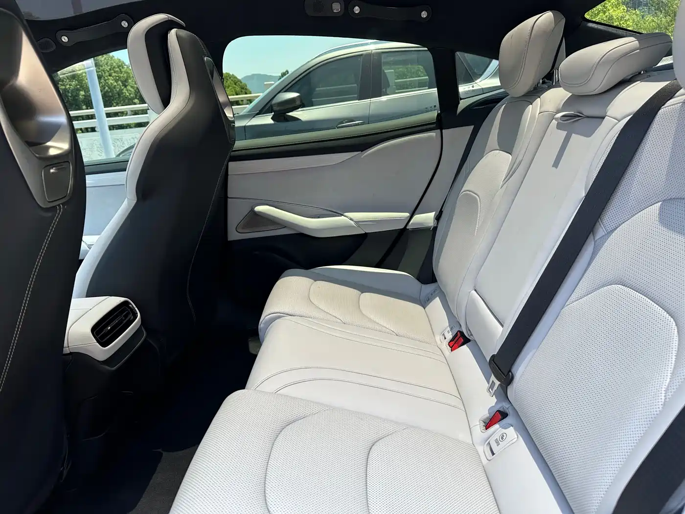 Xiaomi Auto Xiaomi SU7 2024 AWD Extended Range Advanced Smart Driving Max Edition фото 5