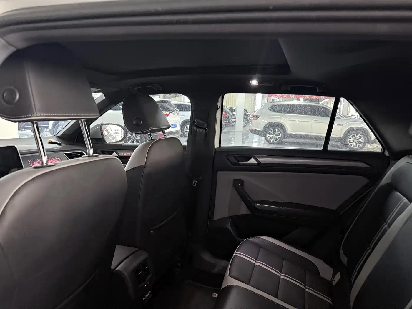 Volkswagen T-ROC 2023 300TSI DSG 2WD Dawn Edition фото 12
