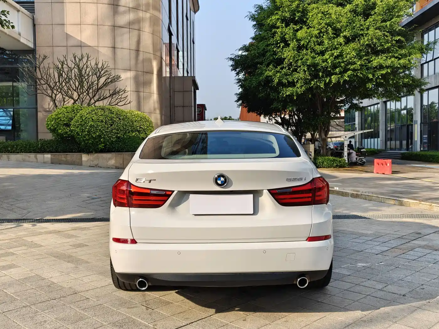 BMW 5 Series GT 2014 535i Leading фото 7