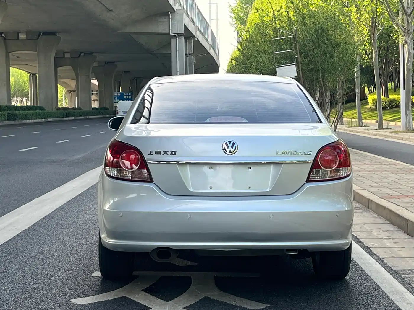 Volkswagen Lavida 2011 1.6L Automatic Pinxuan Edition фото 5